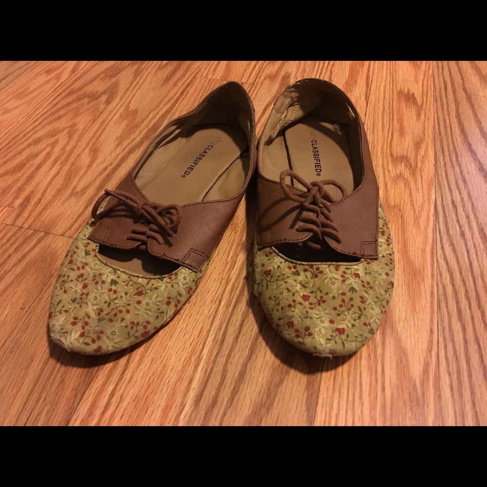 Brown/Floral Print Flat Shoes